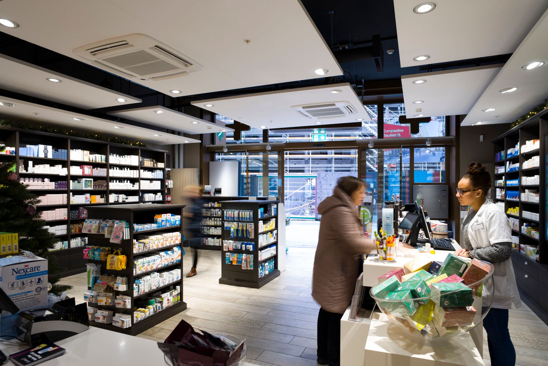 TopPharm Europaallee Pharmacy, Zurich. Photography: Moritz Hillebrand, Zurich.