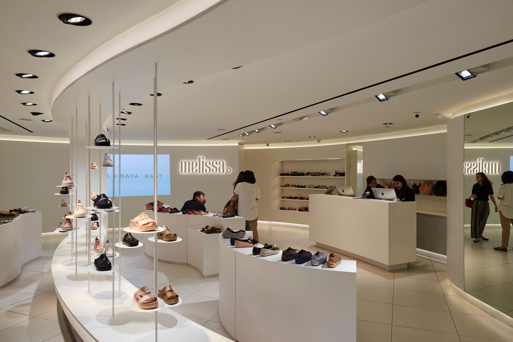 Melissa Flagship Store, Singapore. Architecture: LAANK, Singapore. Photography: Jotham Koh Meng Kwang.