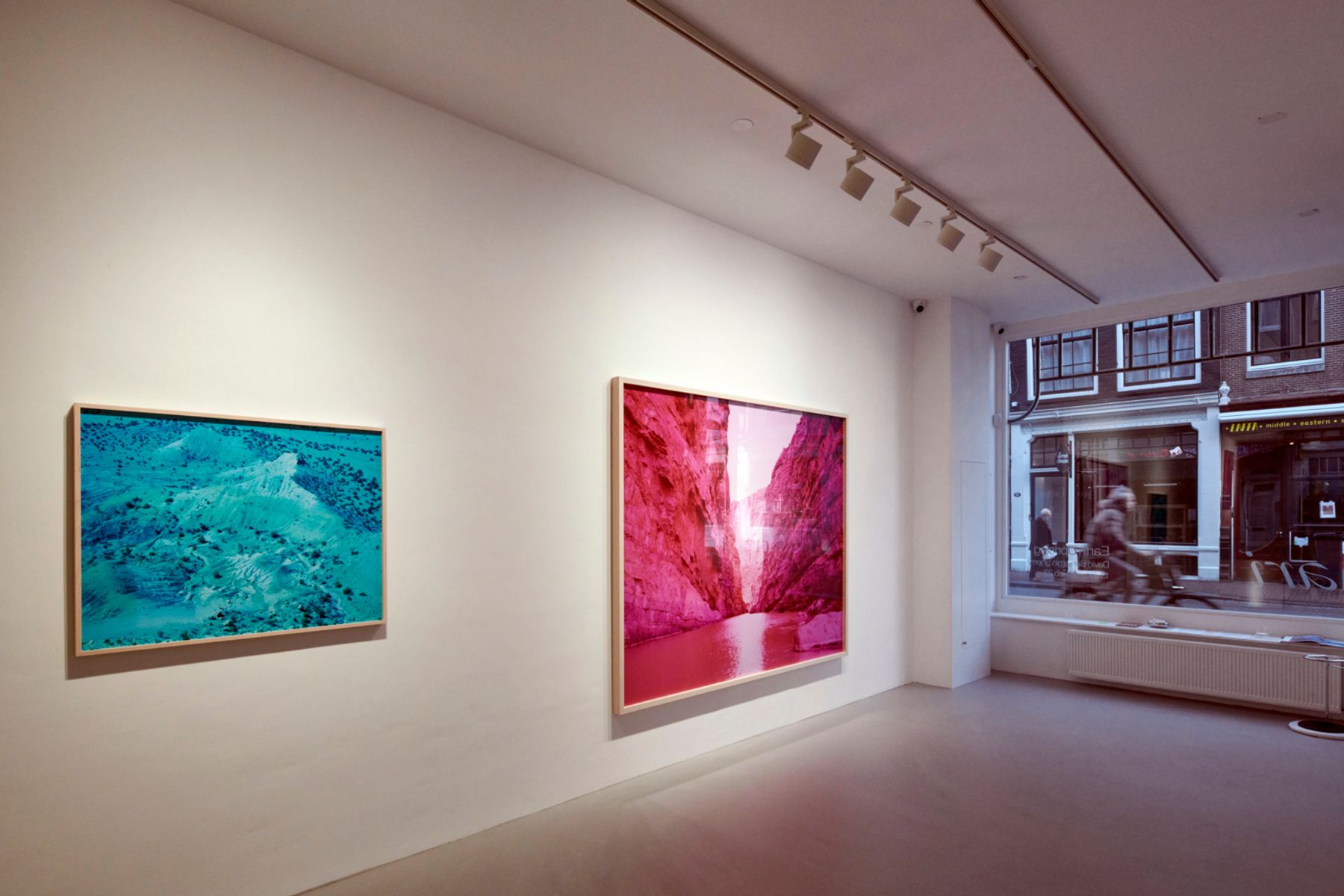 Enari Gallery, Amsterdam. Artist: David Benjamin Sherry, show: Earth Uprising. Photography: Thomas Mayer, Neuss.