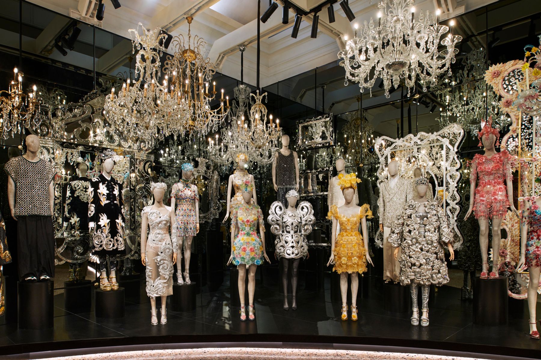 Dolce & Gabbana: Exhibition "From the Heart to the Hands". Interior design: IMG. Photography: Dolce&Gabbana.
