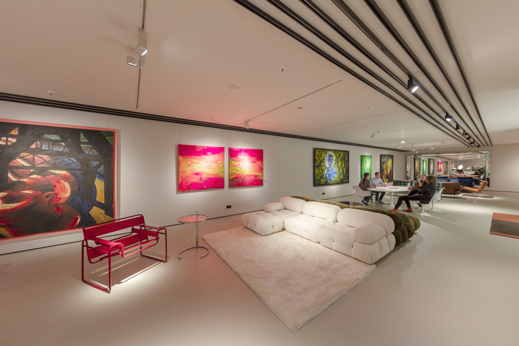 Minotti Flagship Store by pesch, Hamburg. Architecture/Interior design: Pesch International Interiors GmbH, Cologne. Client: Pesch International Interiors GmbH, Cologne. Electrical engineering: Göpotec, Hamburg. Lighting design: SK Systems, Hamburg. Photography: Frieder Blickle.