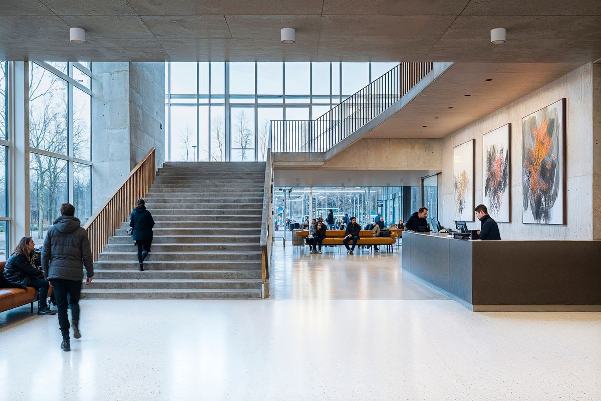 For lighting concepts that combine the indoors and outdoors. Iku indoor surface-mounted luminaires. Visualisation: Electric Gobo