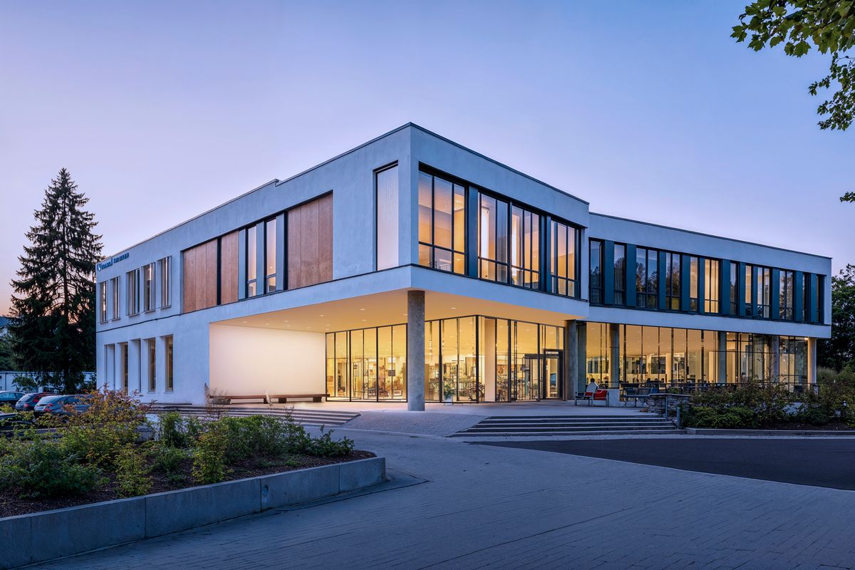 For lighting concepts that combine the indoors and outdoors. Iku outdoor recessed luminaires. Visualisation: Electric Gobo
