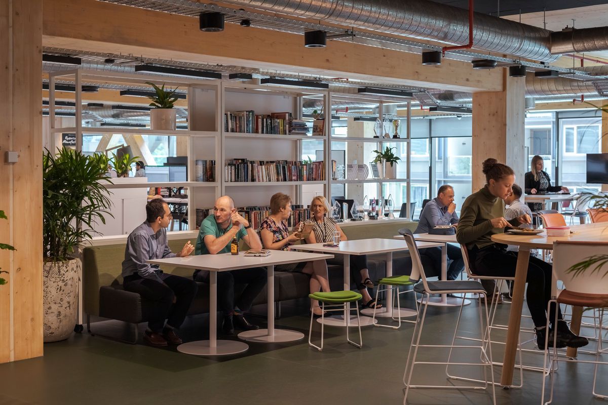 Aurecon, Brisbane. Architecture: Bates Smart. Interior design: Woods Bagot. Lighting design: Aurecon. Photography: Jackie Chan, Sydney.