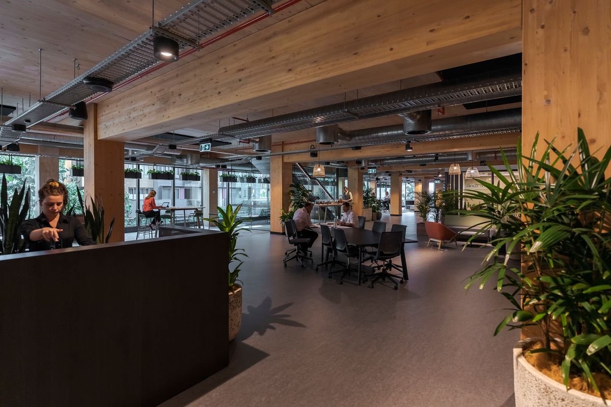 Aurecon, Brisbane. Architecture: Bates Smart. Interior design: Woods Bagot. Lighting design: Aurecon. Photography: Jackie Chan, Sydney.