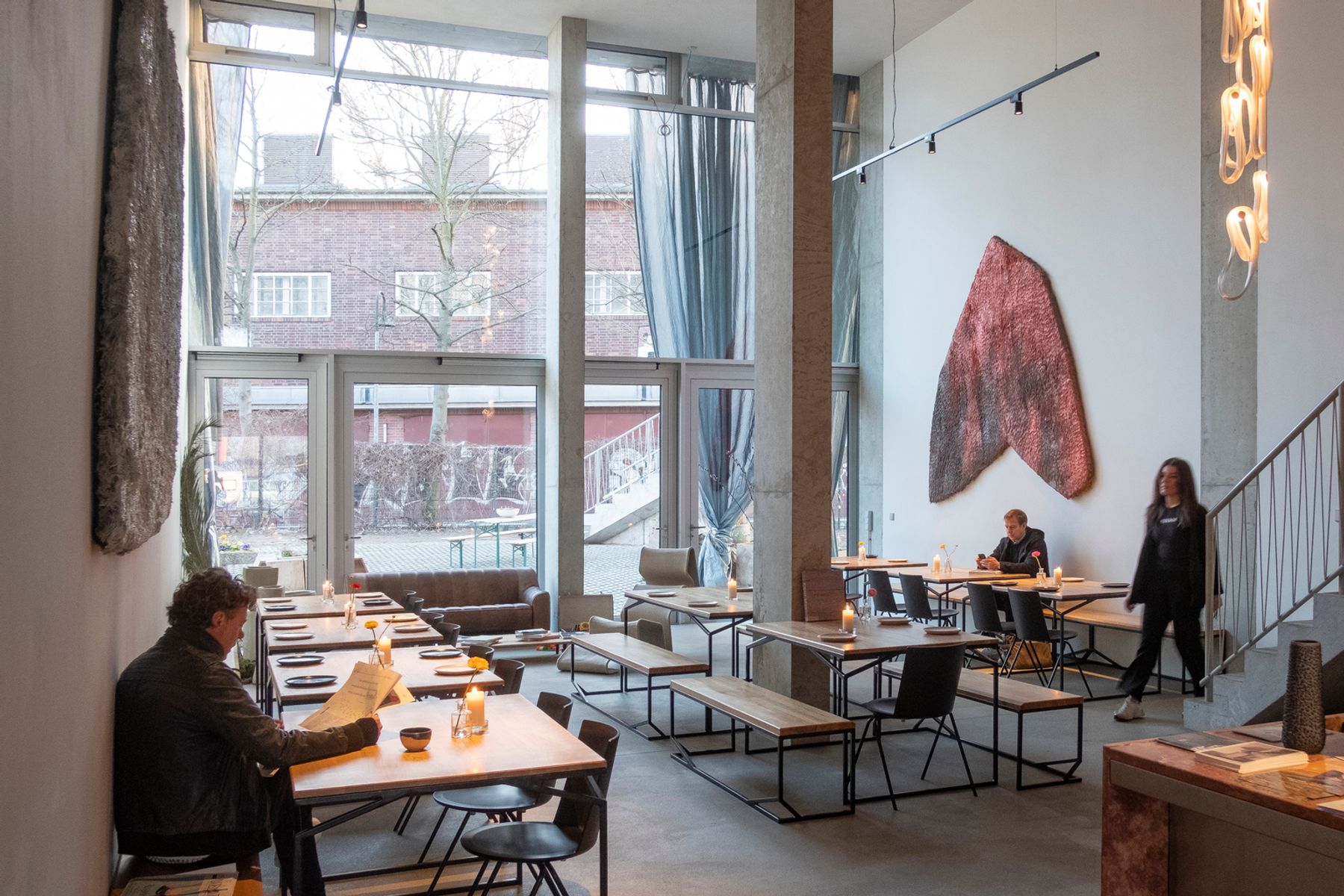 Baldon Cafe & Bar, Berlin. Architecture: Brandlhuber, Berlin. Lighting design: Patrick McCumiskey. Photography: Sebastian Mayer, Berlin.