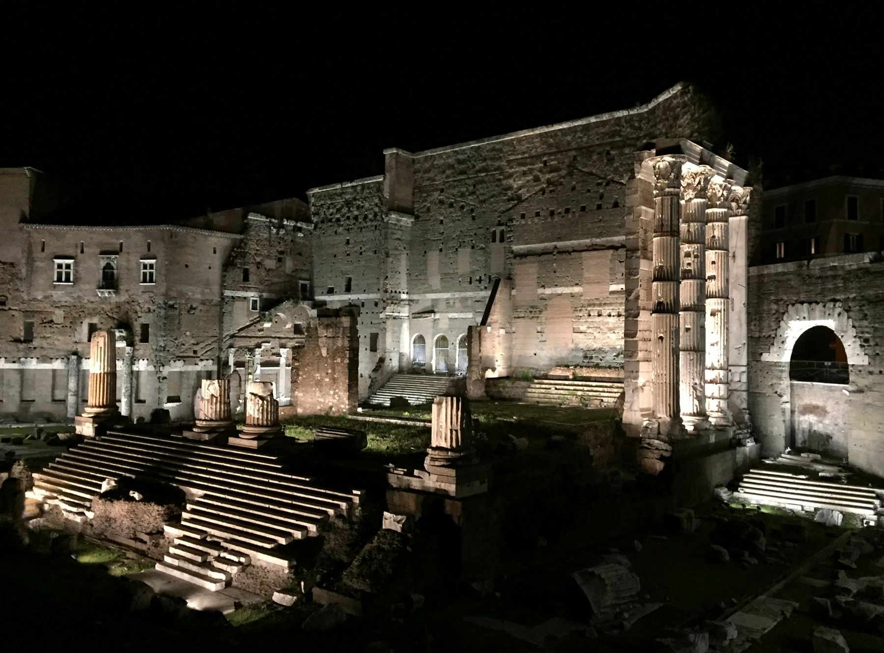 Fori Imperiali, Rome. Lighting design: Vittorio Storaro, Rome; Francesca Storaro, Castel Gandolfo. Photography: Vittorio Storaro, Rome / Castel Gandolfo.