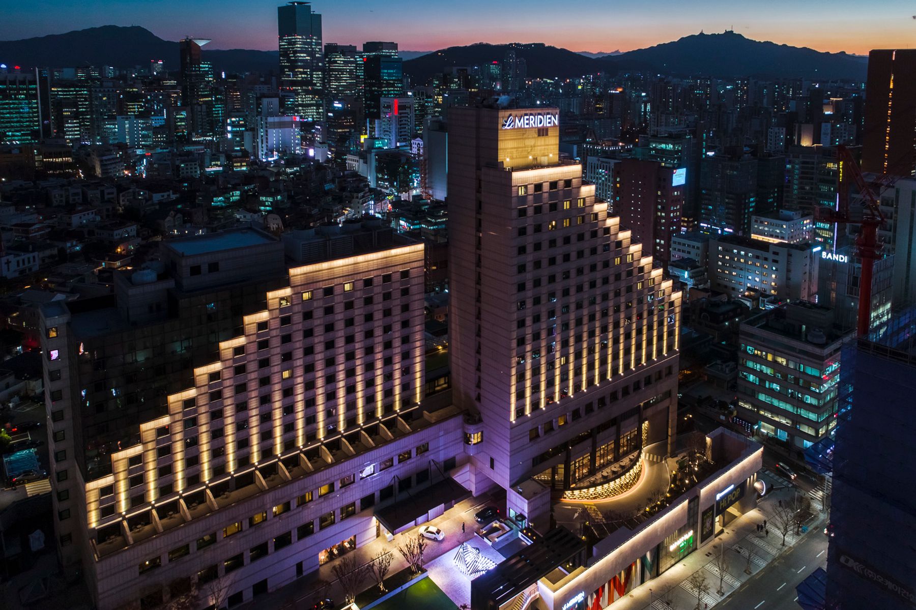 Hotel Le Méridien, Seoul. Interior design: David Collins Studio, London. Lighting design: Eon SLD, Seoul. Photography: Jackie Chan, Sydney.