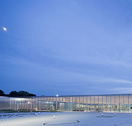 Louvre-Lens Museum, Lens: De luxe transparency