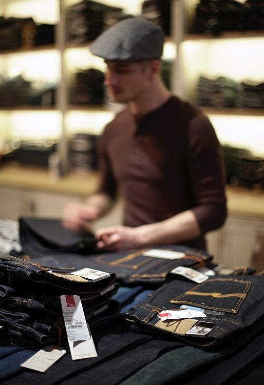 Logotec spotlights illuminate jeans at the 14 oz. store in Berlin, an ERCO lighting project.
