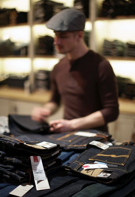 Logotec spotlights illuminate jeans at the 14 oz. store in Berlin, an ERCO lighting project.