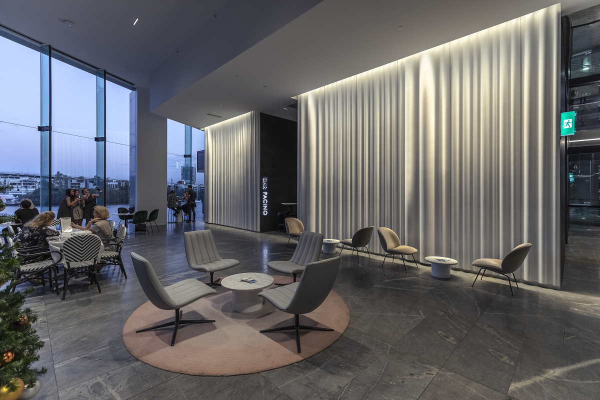 Lobby at 175 Eagle Street, Brisbane, featuring ERCO wallwashing for homogeneous lighting.