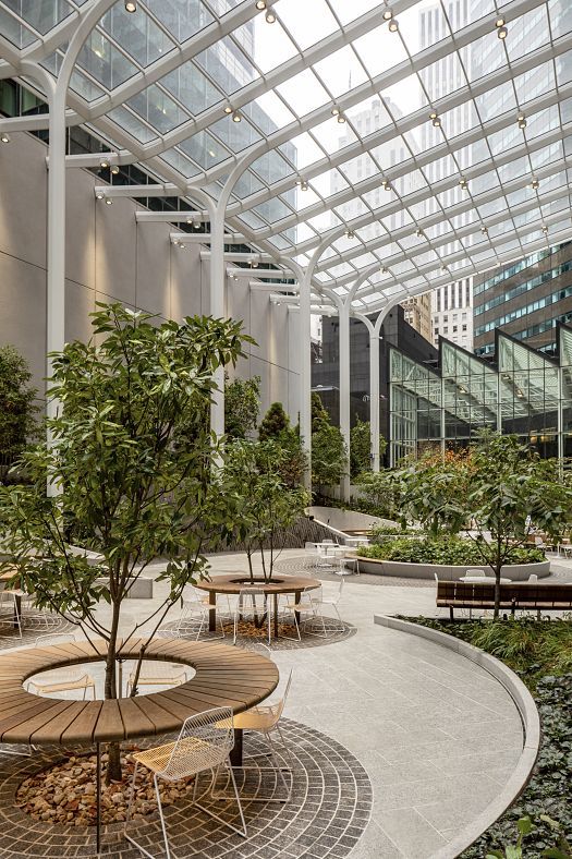550 Madison Avenue Garden: ERCO outdoor lighting ensures plant growth and visual comfort in New Yorks urban oasis.
