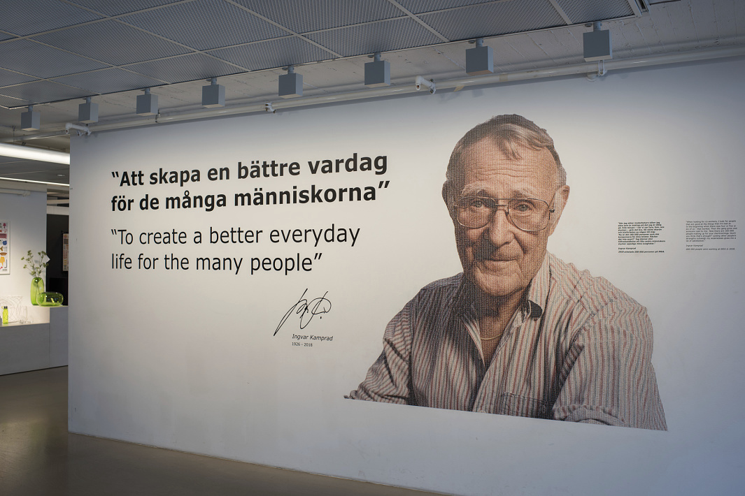 Wall with quote and portrait of Ingvar Kamprad, founder of IKEA, illuminated by wallwashers.