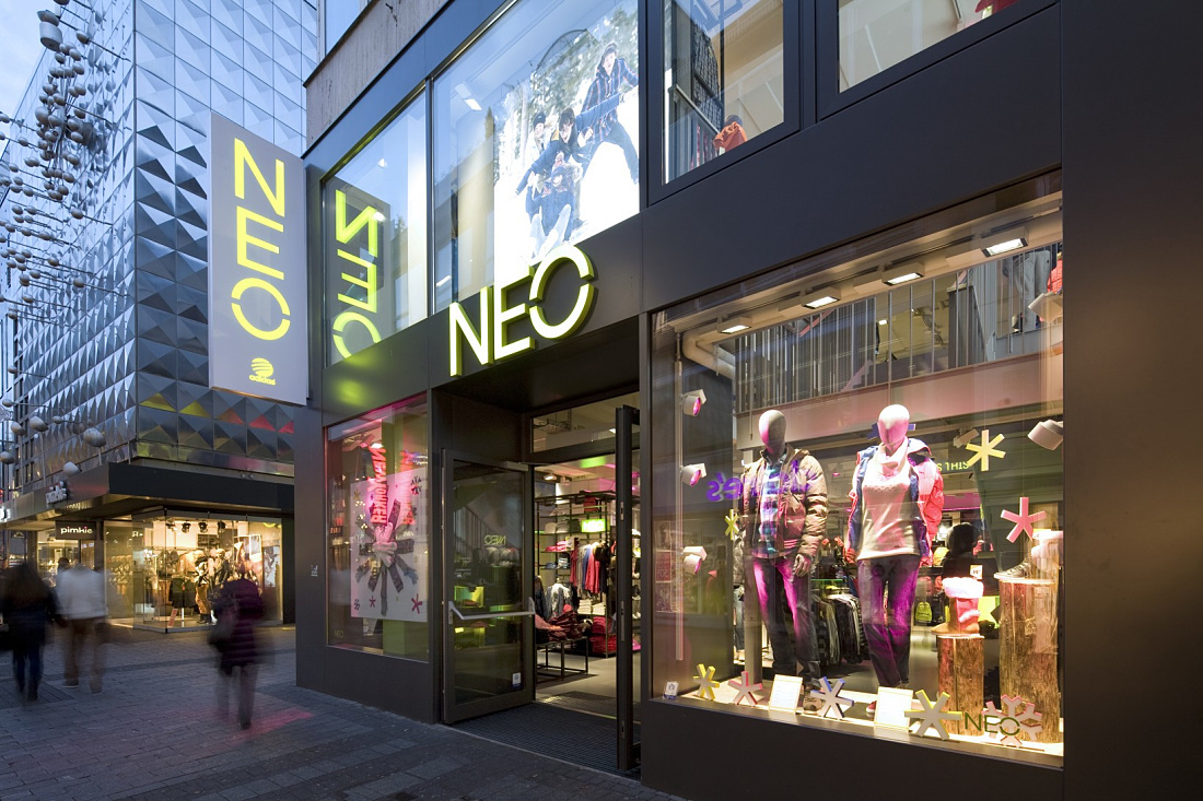 Adidas NEO store in Cologne featuring ERCO LED lighting for dynamic and effective retail design.