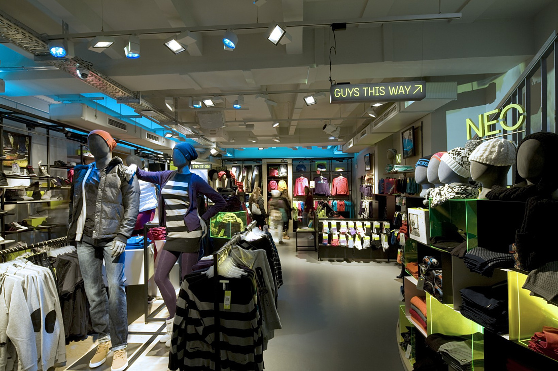 Adidas NEO store in Cologne featuring ERCO LED lighting, creating an attractive and dynamic retail environment.