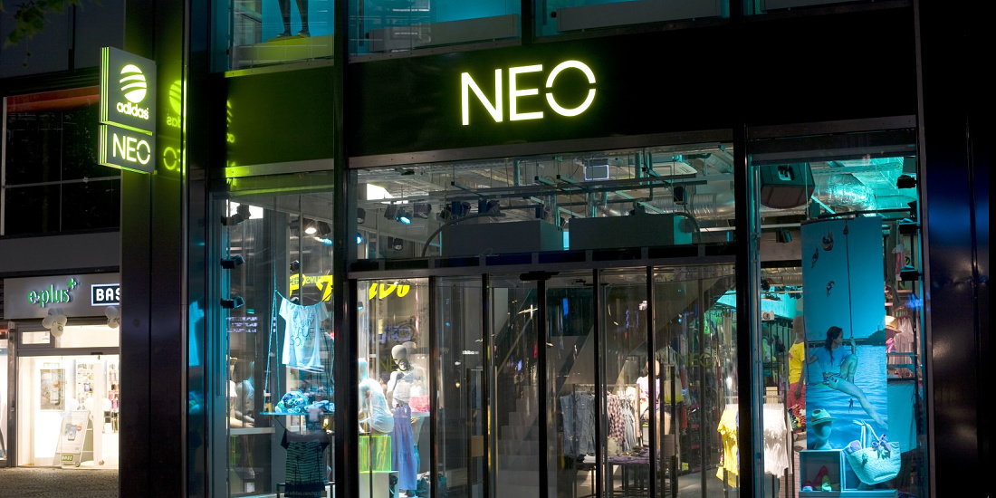 Adidas NEO store on Tauentzienstrasse, dynamically lit with ERCO Optec spotlights and LED lighting.