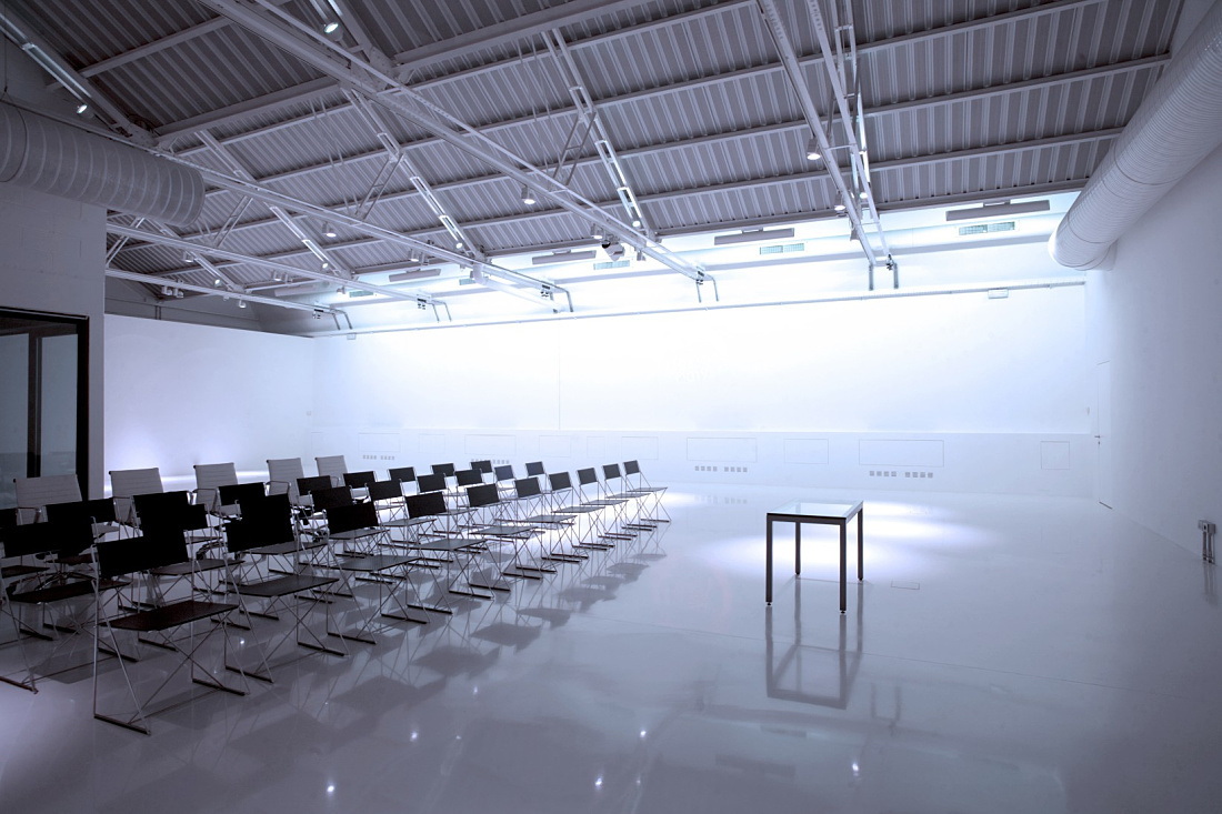 ERCO Optec spotlights in Aldo Coppolas Milan showroom, illuminating the hairstyling academy.