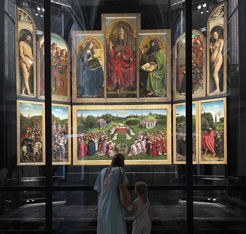 Het Lam Gods altarpiece in Ghent, illuminated by ERCO LED spotlights for precise art lighting.