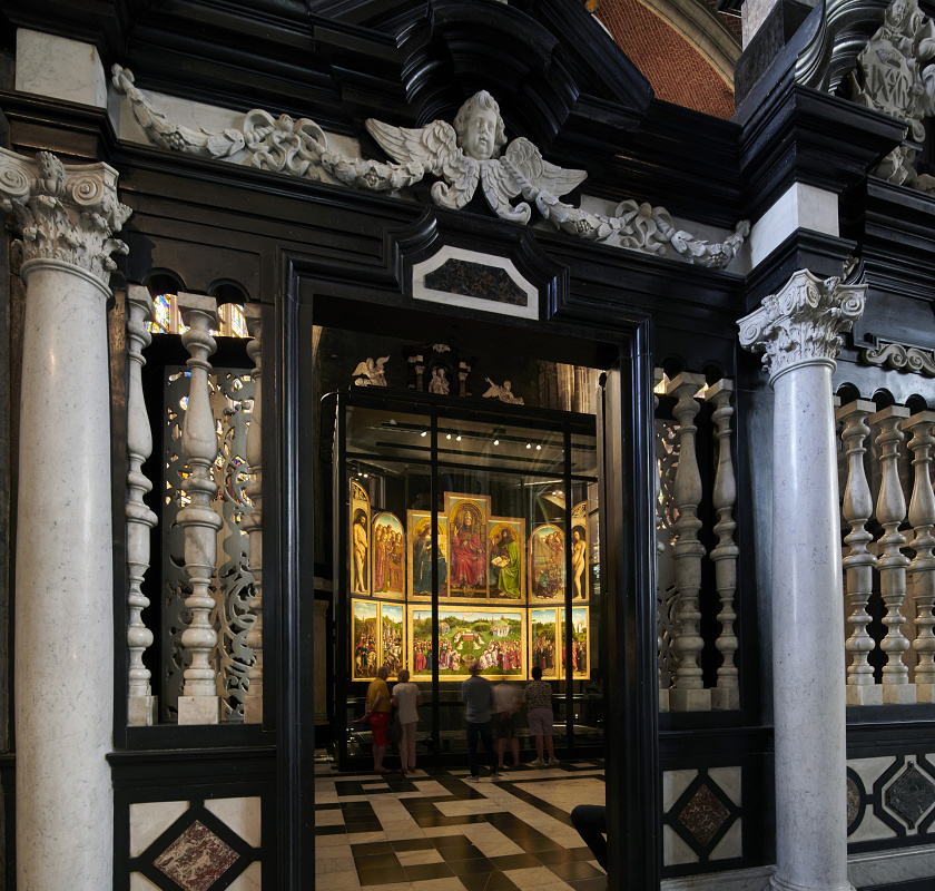 The Ghent Altarpiece Het Lam Gods illuminated by ERCO LED lighting.