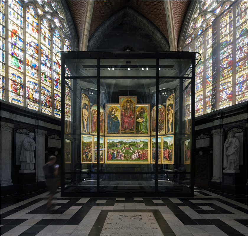 The Ghent Altarpiece Het Lam Gods illuminated by ERCO LED spotlights in St. Bavos Cathedral.