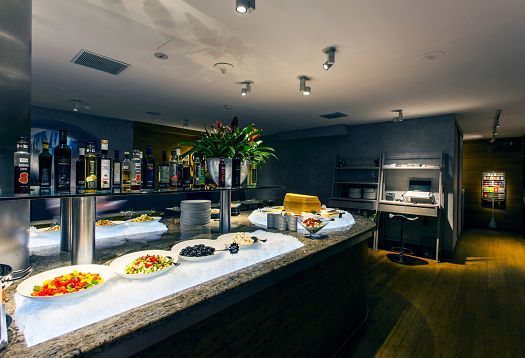 Buffet at Ambiente Brasileiro restaurant, illuminated by ERCO Optec and Pollux spotlights.