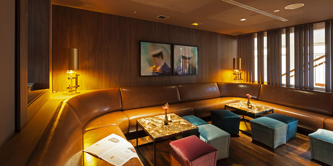 Ameron Hotel Speicherstadt bar area featuring ERCO lighting for ambiance.