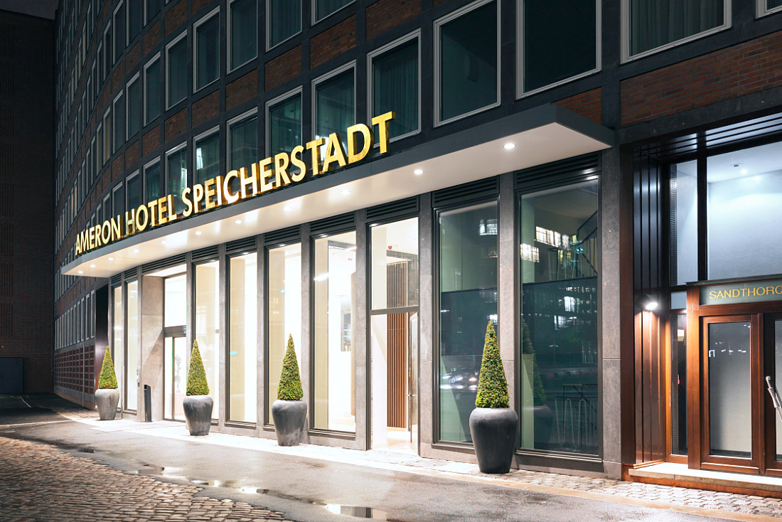 Ameron Hotel Speicherstadt in Hamburg, illuminated with ERCO LED lighting.