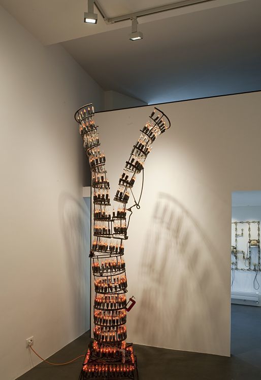 Art installation with tube lights at Anna Marra Contemporanea Gallery, illuminated by ERCO Light Board spotlights.