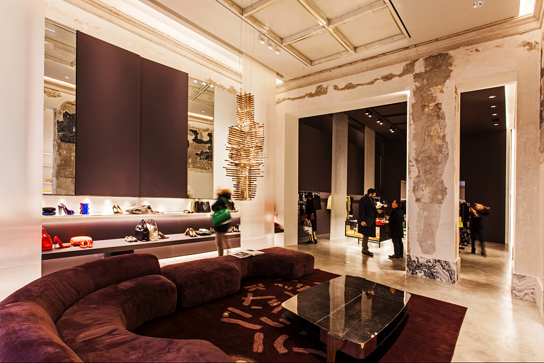 Antonia store in Milan: Optec LED spotlights and Quintessence downlights highlight luxurious materials.