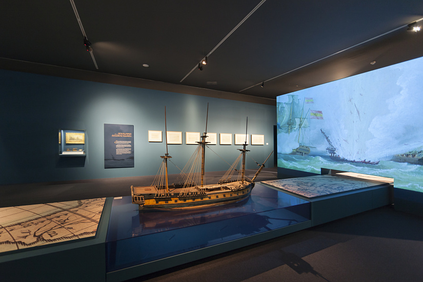 Ship model at the Archaeological Museum in Madrid, lit by ERCO spotlights.