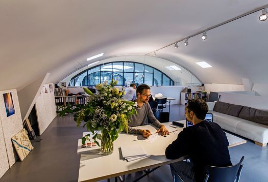 Archimedes agency offices in Berlin, featuring ERCO lighting tools for flexible workspaces.