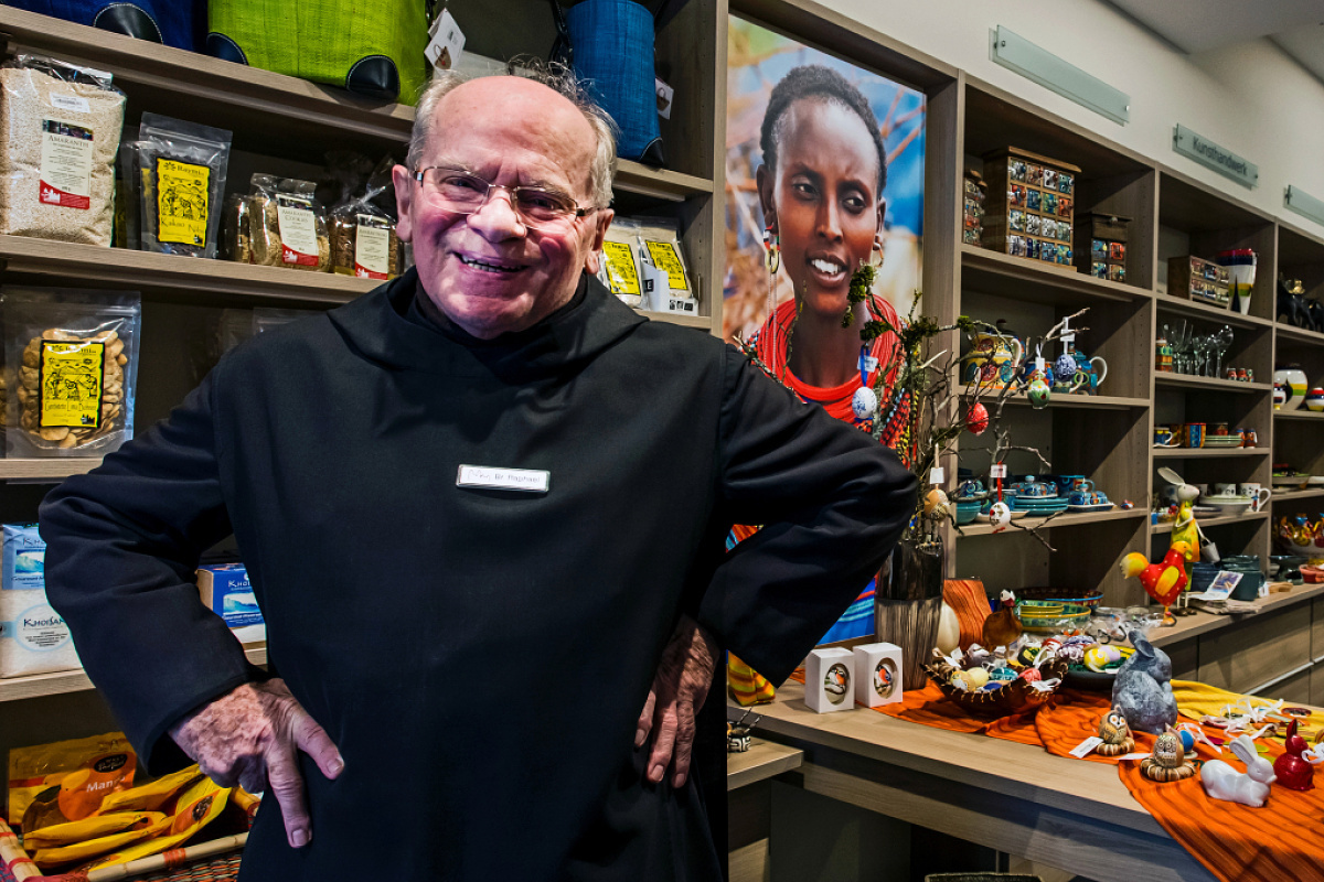 Art dealership and bookstore, Münsterschwarzach Abbey