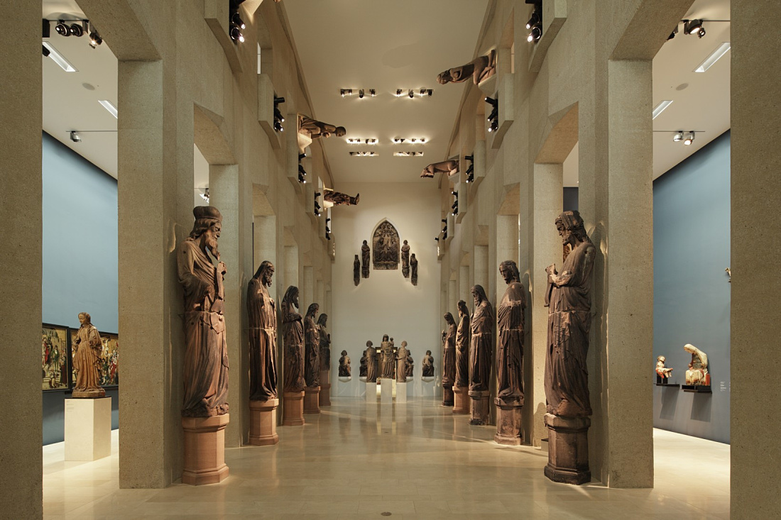 Augustinian Museum: Illuminated sculptures from Freiburg Cathedral with ERCO spotlights.