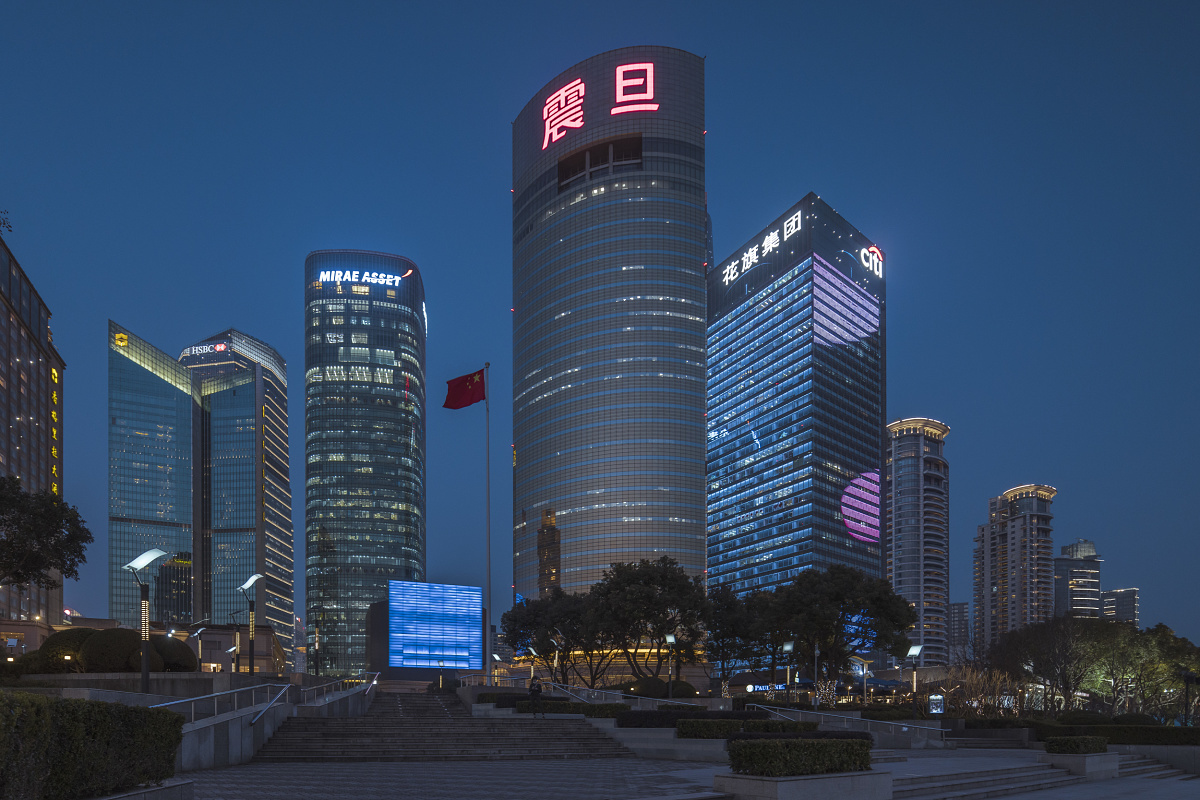 Shanghai skyline at night featuring ERCO lighting at the Aurora Museum A2.