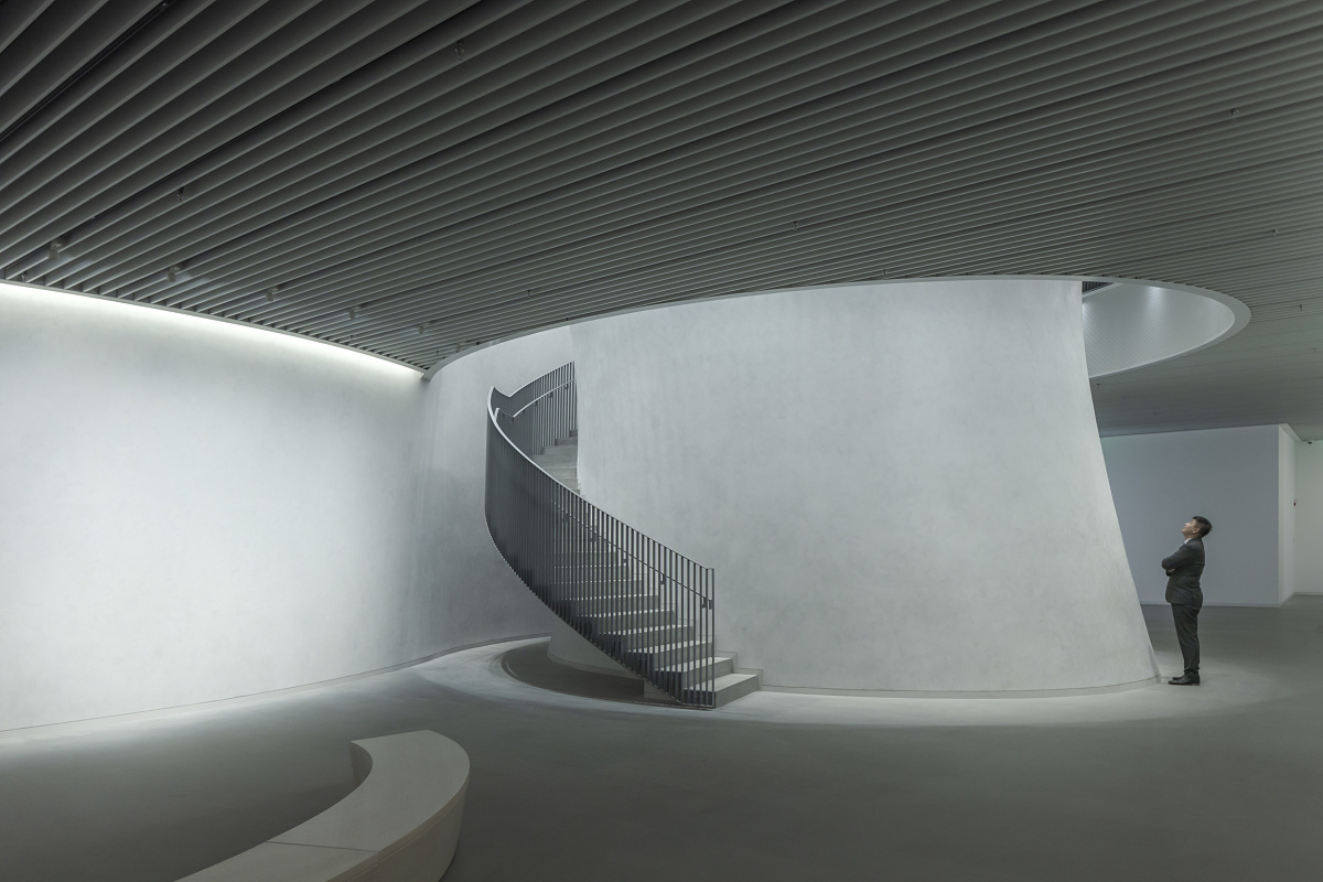 ERCO lighting at the Aurora Museum A2, Shanghai, featuring precise Oseris spotlights and Quintessence recessed luminaires.