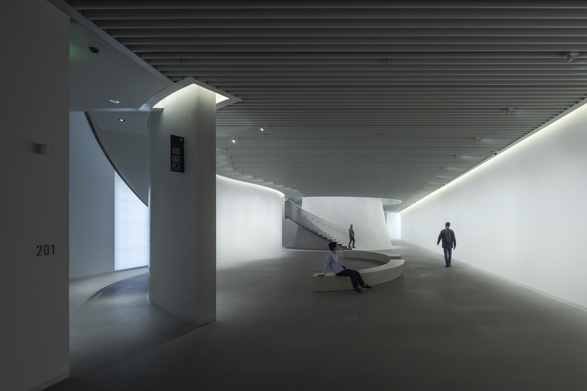ERCO LED lighting in Shanghais Aurora Museum A2, providing precise exhibition illumination.