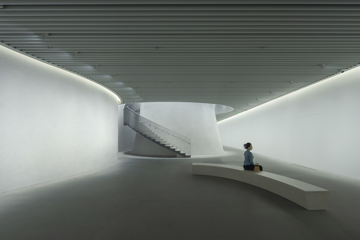 ERCO lighting in Shanghais Aurora Museum A2, featuring precise Oseris spotlights and Quintessence recessed luminaires.