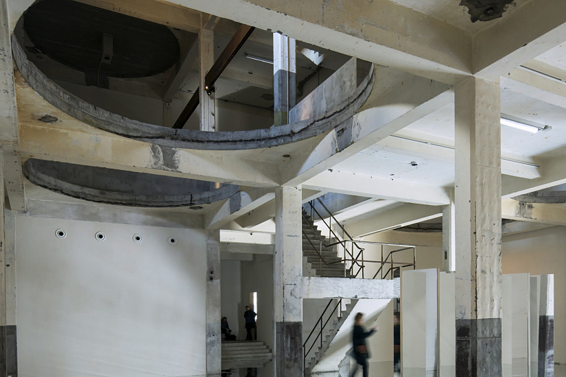 Axel Vervoordt Gallery's industrial space featuring ERCO LED lighting for art exhibitions.