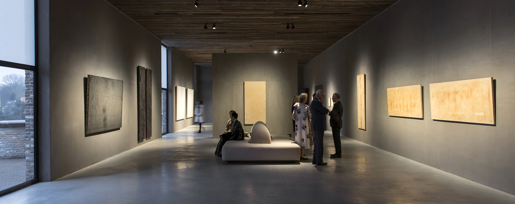 ERCO Parscan spotlights illuminate art at Axel Vervoordt Gallery, Belgium.
