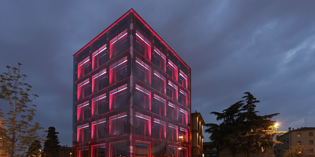 Banca Farnese illuminated with colored LEDs using Focalflood facade floodlights.