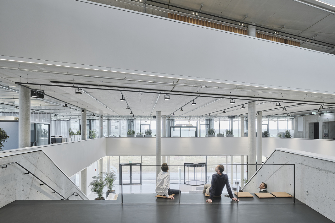 ERCO Skim downlights on tracks illuminate the Baramundi Software AG office, providing flexible task lighting.