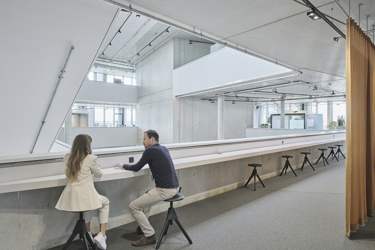 ERCO Skim downlights on tracks provide flexible task lighting at Baramundi Software AG headquarters.