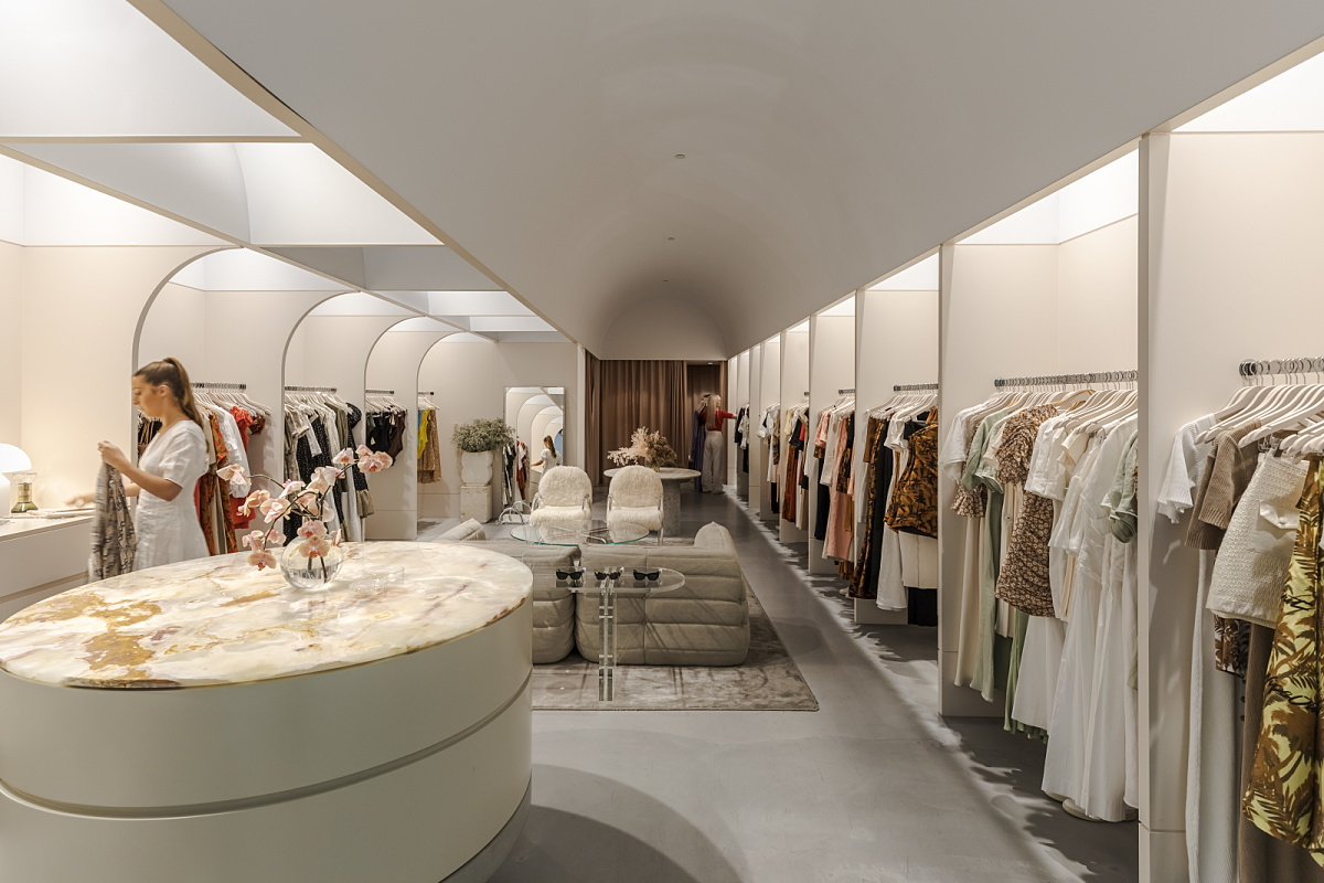 ERCO Optec spotlights illuminate the Bec + Bridge store in Melbourne.
