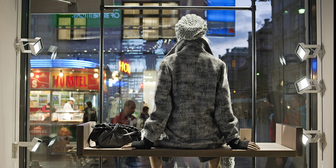 Benetton mannequin illuminated by ERCO Logotec LED spotlights in Vienna.