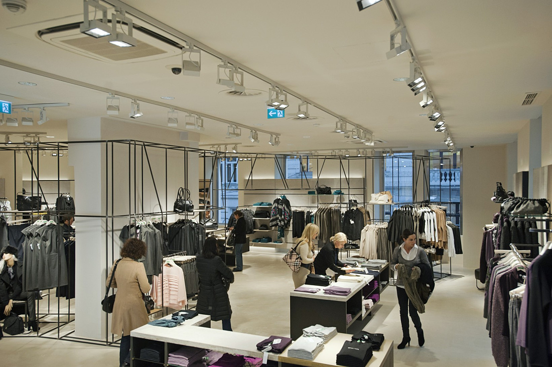 ERCO LED lighting in Benettons Vienna megastore, featuring Logotec spotlights on track for flexible shop illumination.