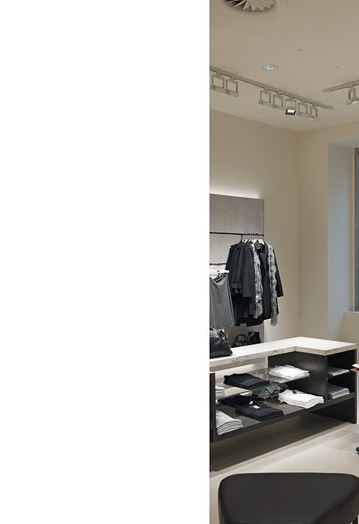 ERCO Logotec LED spotlights illuminate the Benetton megastore in Vienna with energy-efficient light.