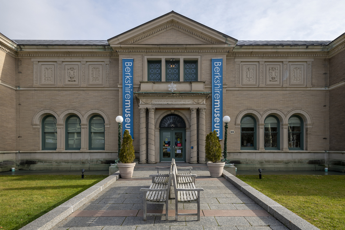 The Berkshire Museum in Pittsfield, illuminated by ERCO Optec spotlights on track.