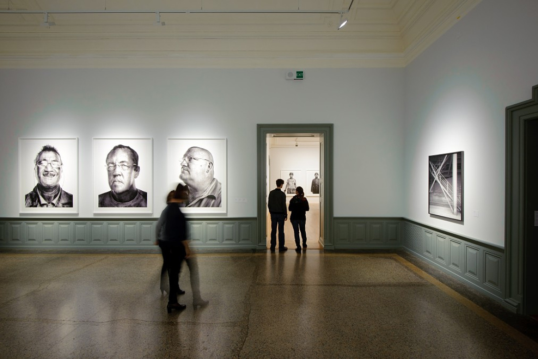 Industrious exhibition at the Berne Art Museum, illuminated by ERCO Light Board LED spotlights.