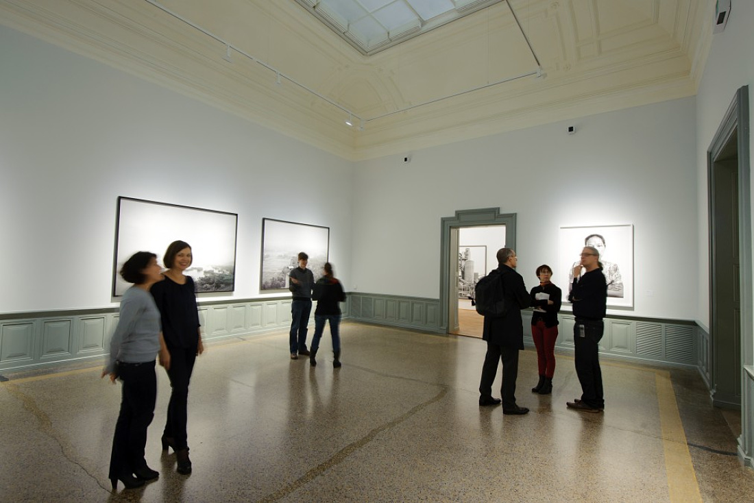 Visitors view the Holcim exhibition at the Berne Art Museum, illuminated by ERCO Light Board LED spotlights.
